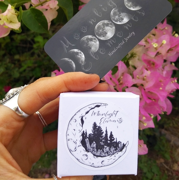 Handmade interchangeable macrame necklace - Picture 3 of 3